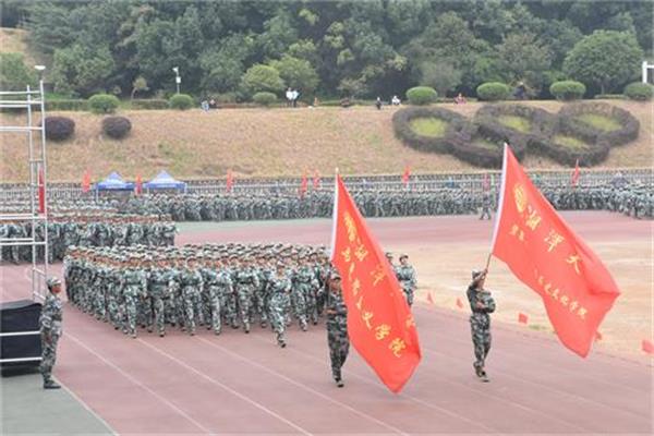 图为谈球吧分列式检阅.JPG